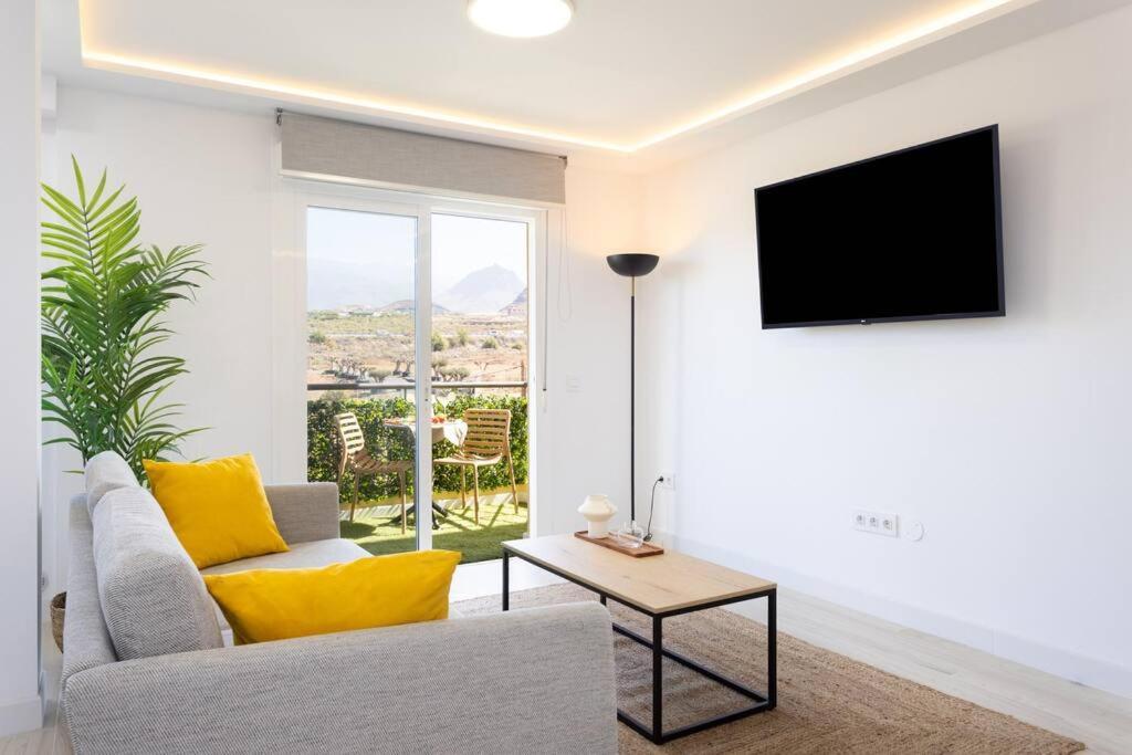 Sunnyland Apartment Arona Cho Exteriér fotografie