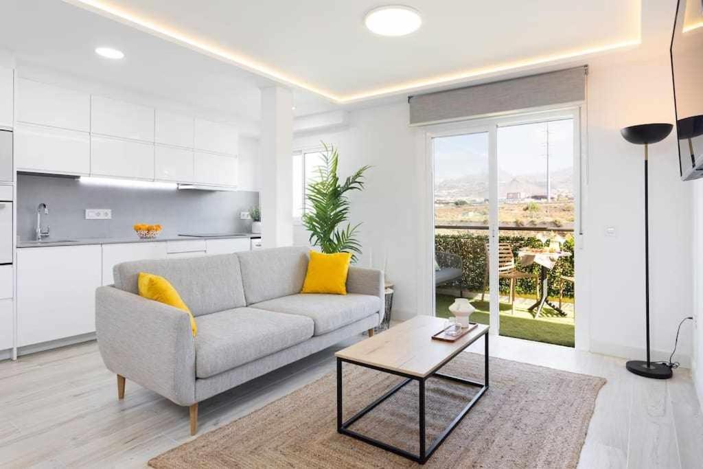 Sunnyland Apartment Arona Cho Exteriér fotografie