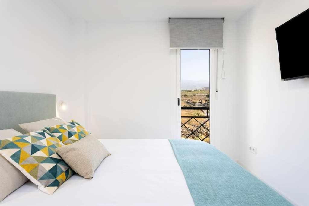 Sunnyland Apartment Arona Cho Exteriér fotografie