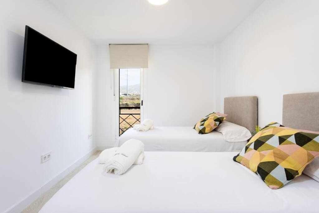 Sunnyland Apartment Arona Cho Exteriér fotografie